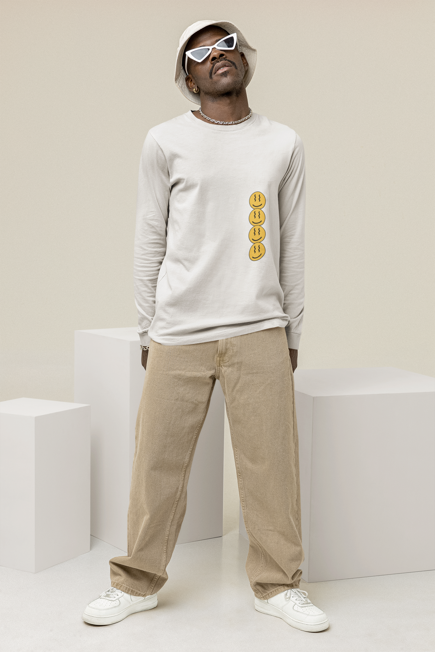 SWEATSHIRTS WHITE: SMILEY EMOJI