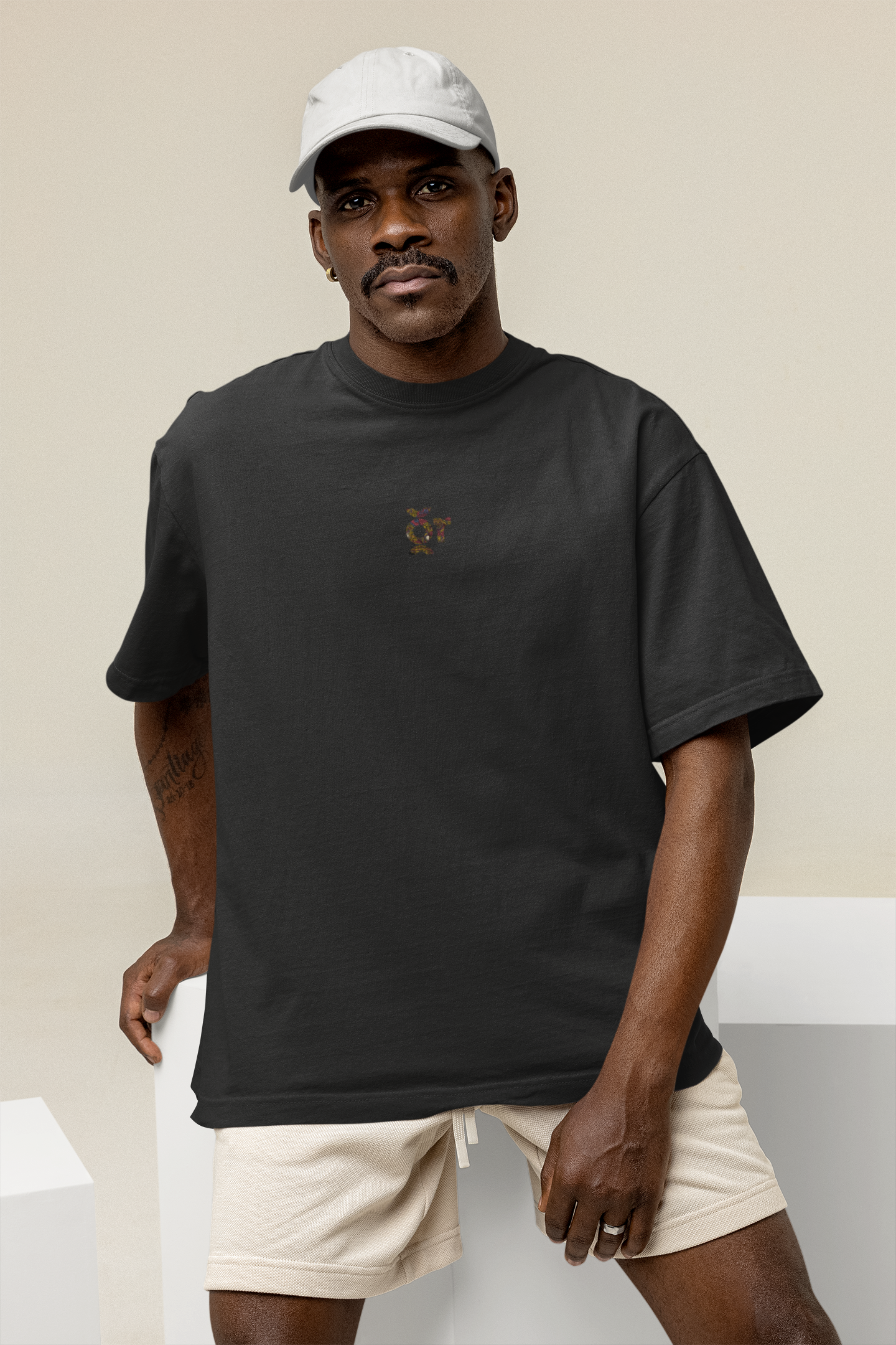OVERSIZED TSHIRTS BLACK: DESIGN IN CIRCLE