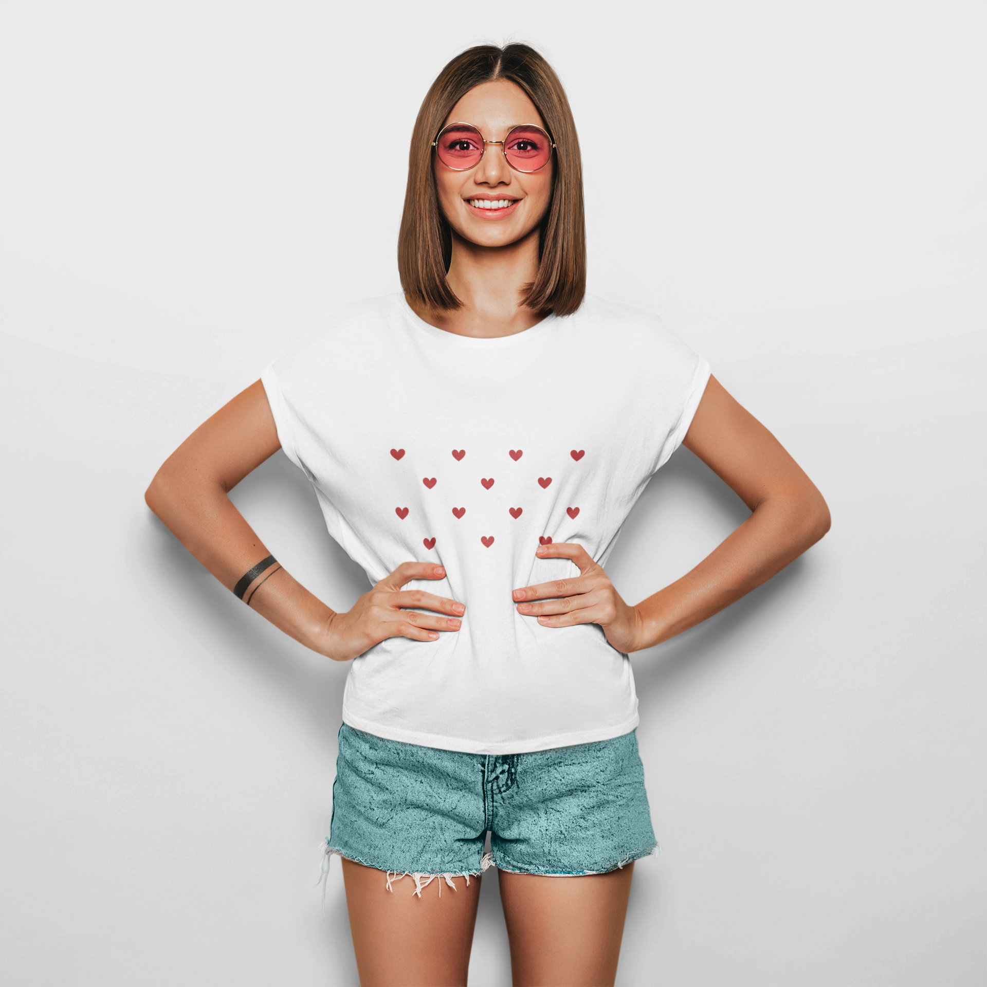 WOMEN'S T-SHIRT WHITE: SMALL HEARTS