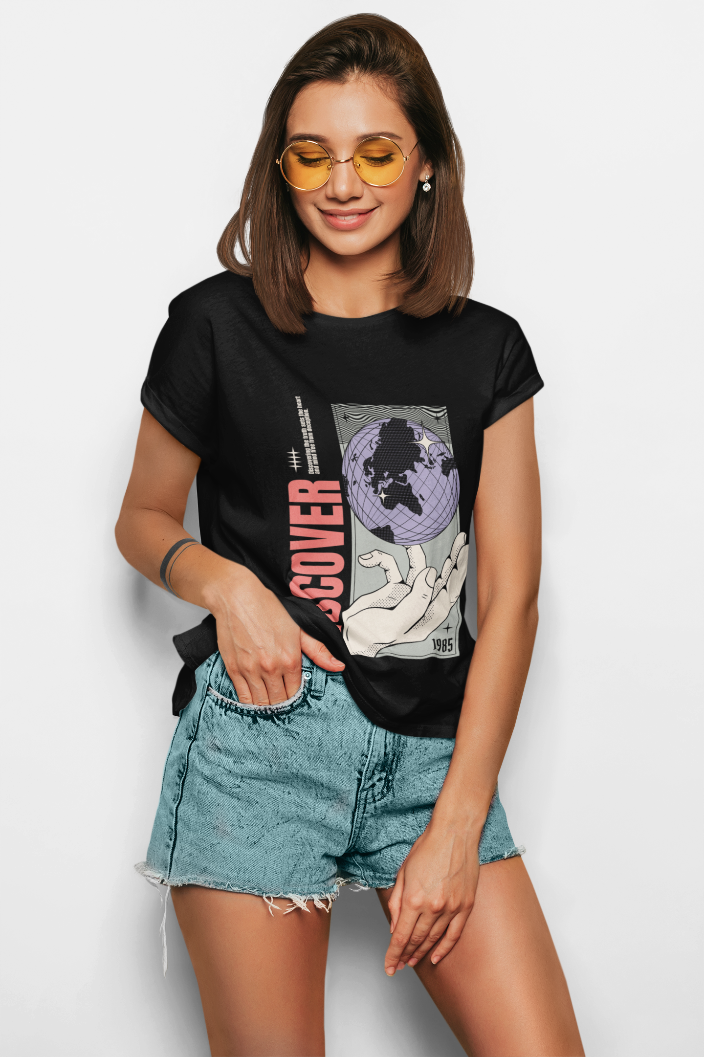 WOMEN'S T-SHIRT BLACK: DISCOVER