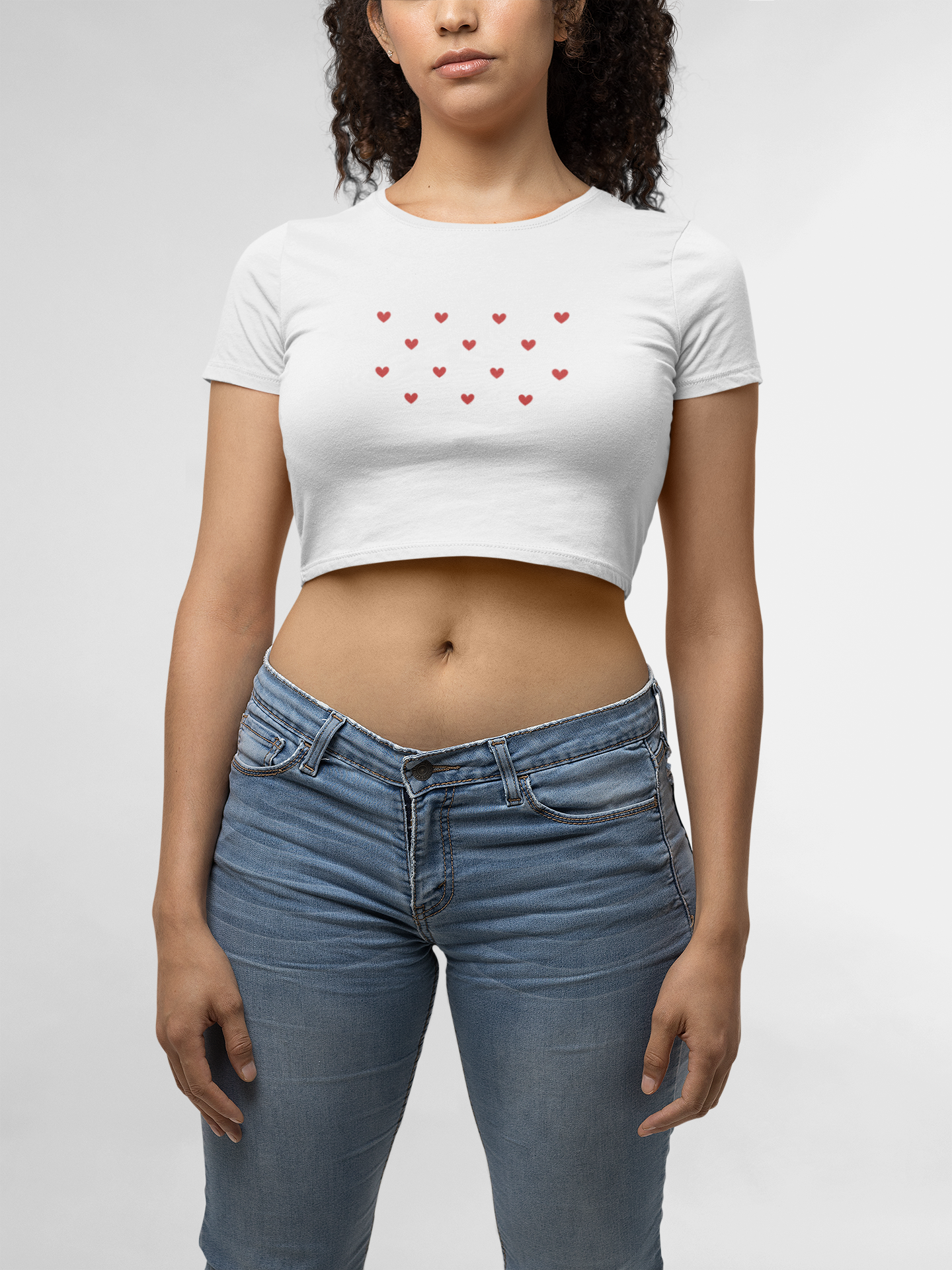 CROP TOP WHITE: SMALL HEARTS AT CENTER