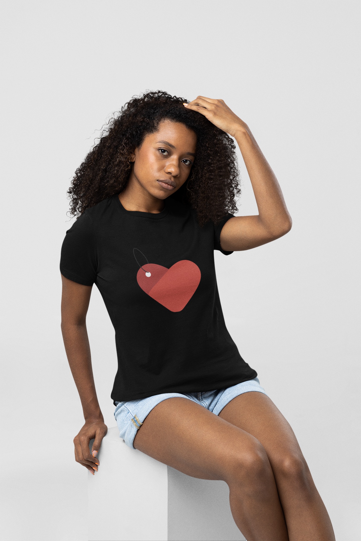 WOMEN'S T-SHIRT BLACK: HEART AT CENTER