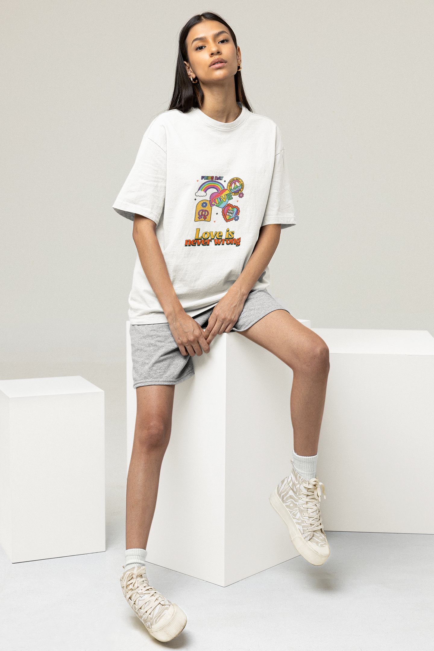 OVERSIZED TSHIRTS WHITE: LOVE IS NEVER WRONG