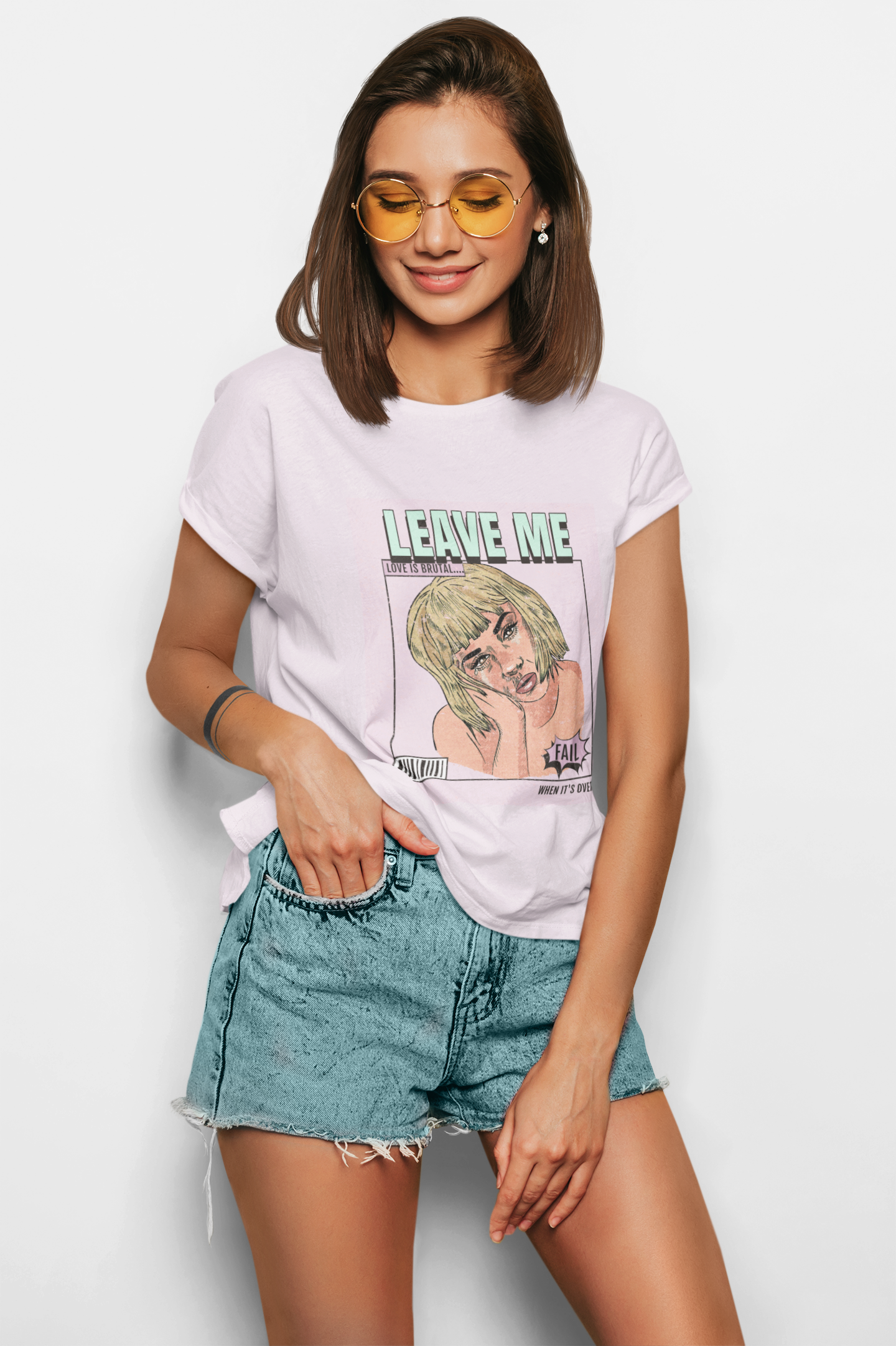 WOMEN'S T-SHIRT WHITE: LEAVE ME