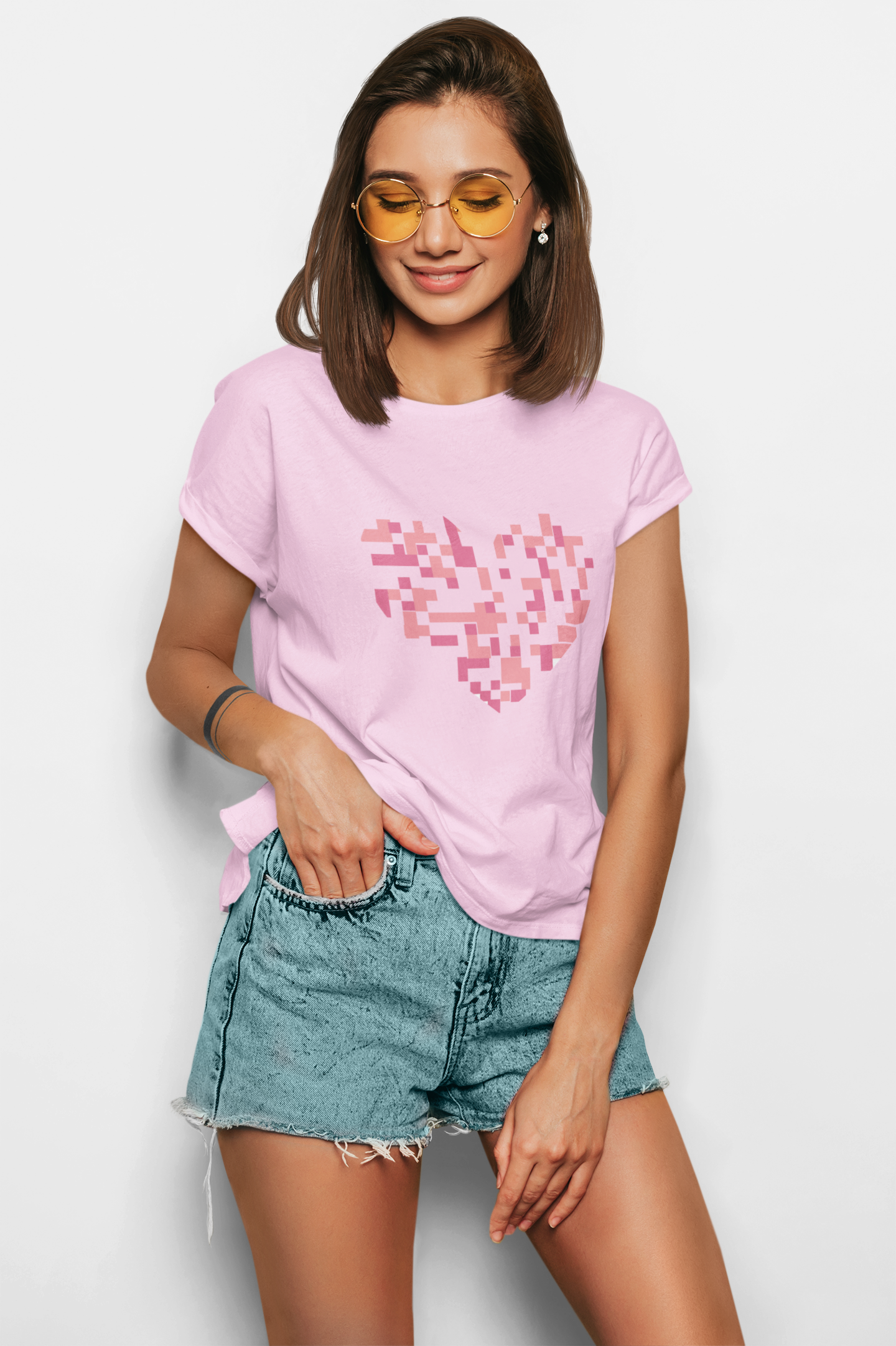 WOMEN'S T-SHIRT BABY PINK : HEARTS PATTERN AT CENTER